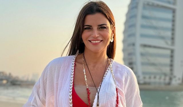 Ece Vahapoğlu, Dubai’de Dolunay Seremonisi ve Yoga Yaptırdı