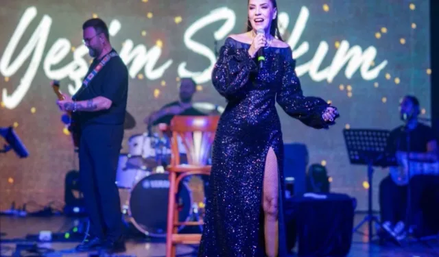 Yeşim Salkım'dan Kıbrıs'ta coşkulu konser