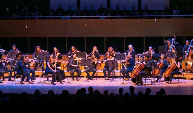 İzmir'de Ata'ya özlem notalarla yankılandı