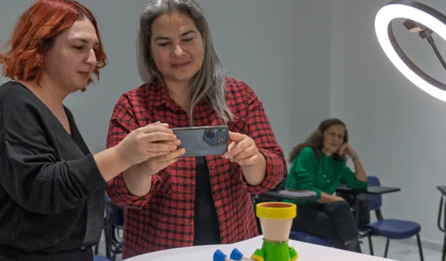 İzmir'in 'Meslek Fabrikası'... Mobilya sektörüne nitelikli eleman kazandırıyor