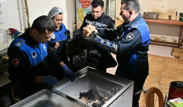 Manisa'da 150 kilo pişmiş tavuk eti ele geçirildi! İşletme mühürlendi