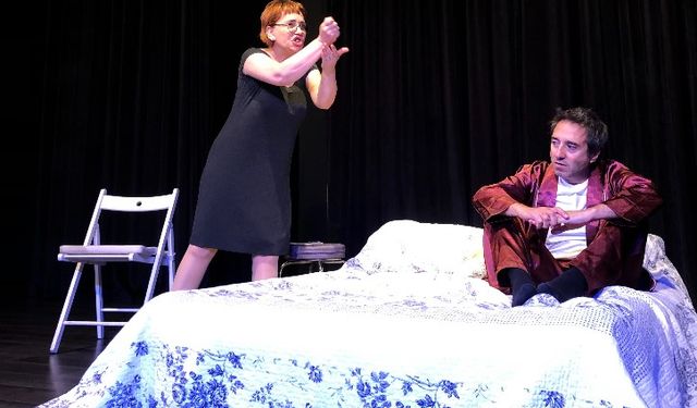 Tiyatroda Rekor Gecesi: “Seninle Evlenir Miyim?” 500. Kez Sahneye Çıkıyor