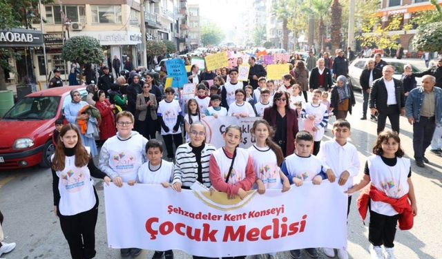 ŞEHZADELERDE ÇOCUKLAR HAKLARI İÇİN YÜRÜDÜ