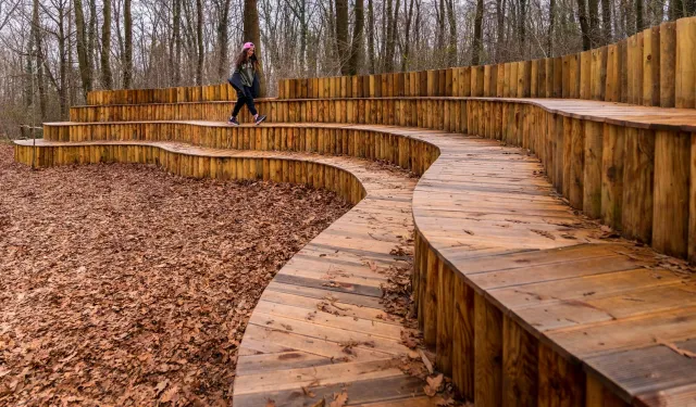 Sonbaharda huzurun adresi Ormanya'da kartpostallık görüntüler