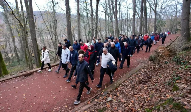 Bakan Tekin öğretmenlerle doğa yürüyüşü yaptı