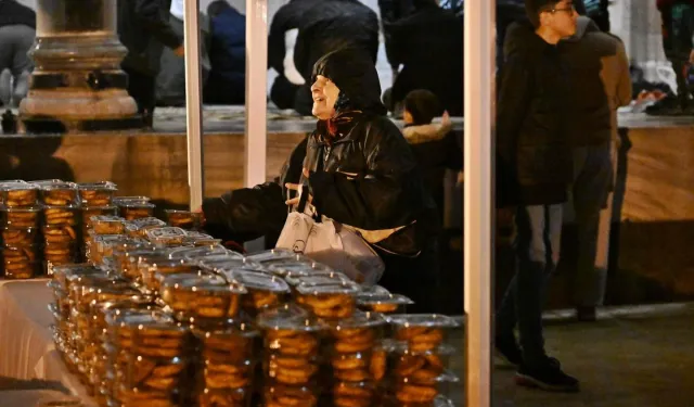 Manisa'da kandillik 5 bin kutu ikram