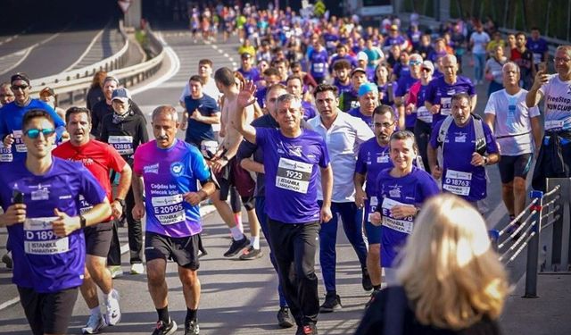 CHP Lideri Özgür Özel, Memleketi Manisa İçin Koştu: ÇYDD Manisa Maratonda Türkiye Zirvesine Çıktı