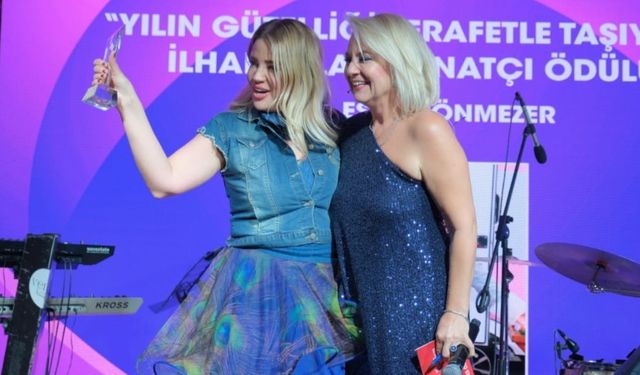 ESTHETIQUE 2025 ESTETİK ÖDÜLLERİ’NDE ÜNLÜLER GEÇİDİ