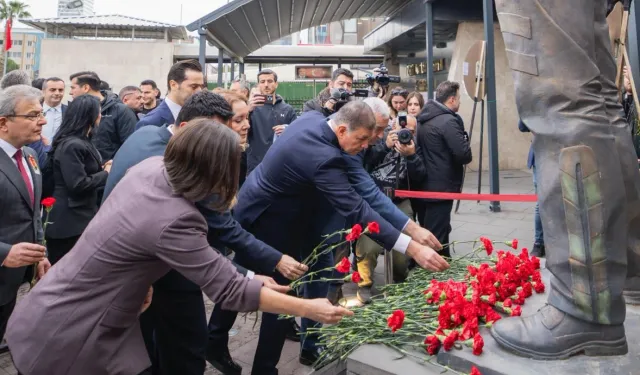 İzmir'in şehitleri Fethi Sekin ve Musa Can unutulmadı