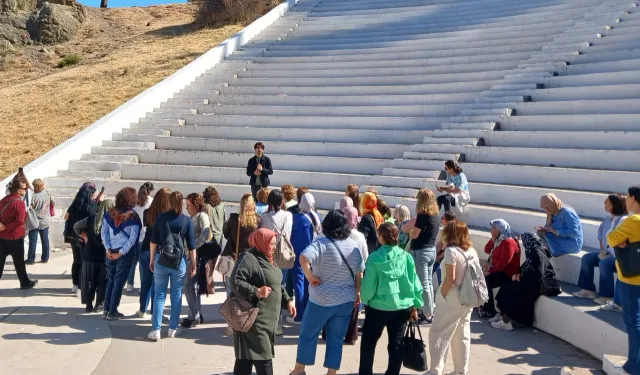 Manisalı binlerce kadın kültürel gezilerde buluştu