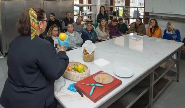 Meslek Fabrikası'nda İzmirli katılımcılara sirke eğitimi