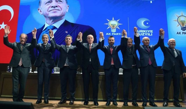 AK Parti MKYK Toplantısında Dört Belediye Başkanı Partiye Katıldı