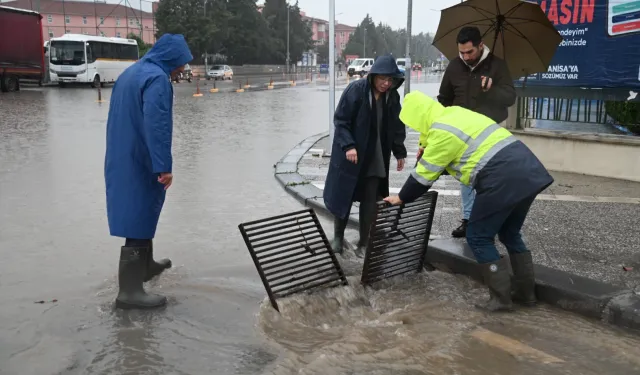 Manisa'da MASKİ ekipleri sağanak dolayısıyla sahada