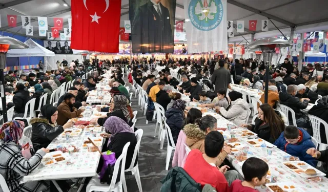 Manisa'da Ramazan'ın ilk iftarı paylaşıldı