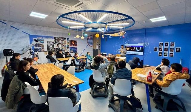 BİLİM YUNUSEMRE ARA TATİLDE BİNLERCE ÖĞRENCİYİ AĞIRLADI