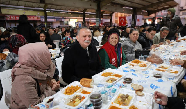 BAŞKAN BALABAN KARAKÖY’DE VATANDAŞLARLA İFTAR YAPTI