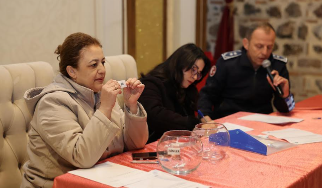 ŞEHZADELER’DE PAZARCILAR İÇİN KURA ÇEKİMİ YAPILDI
