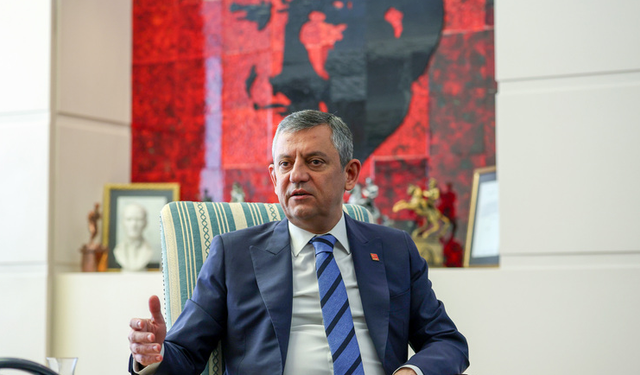 Özgür Özel’in Eski Danışmanı ve Şoförü Gözaltında: Manisa’daki Soruşturma Dikkat Çekti