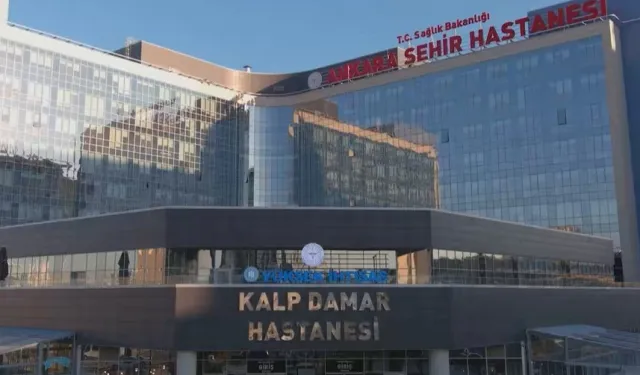 Türkiye'nin ilk yerli kalp-akciğer makinesiyle ilk ameliyat başarıyla gerçekleştirildi