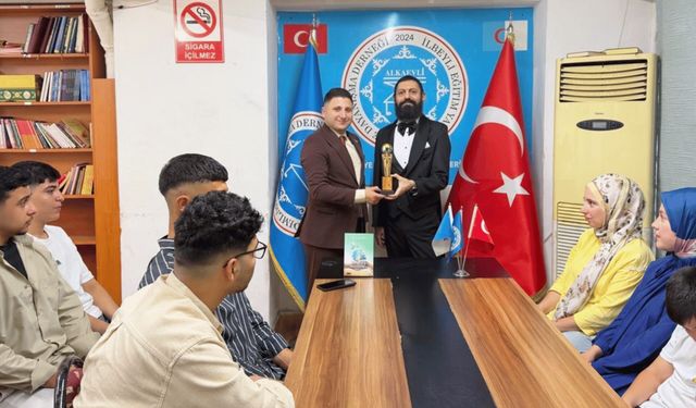 Akif Manaf’a “Eğitim ve Barış Ödülü”