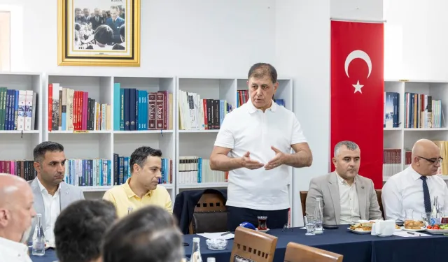 Başkan Tugay mesaisine Kemeraltı esnafıyla başladı... 'Tek derdimiz işimizi iyi yapmak'