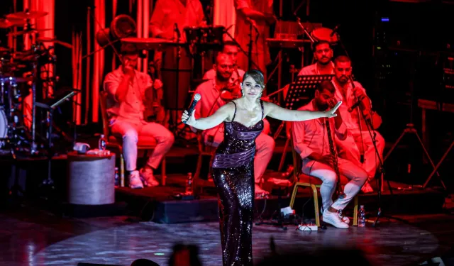 Kültürpark Açıkhava'da Derya Bedavacı'dan Duygu Dolu Gece