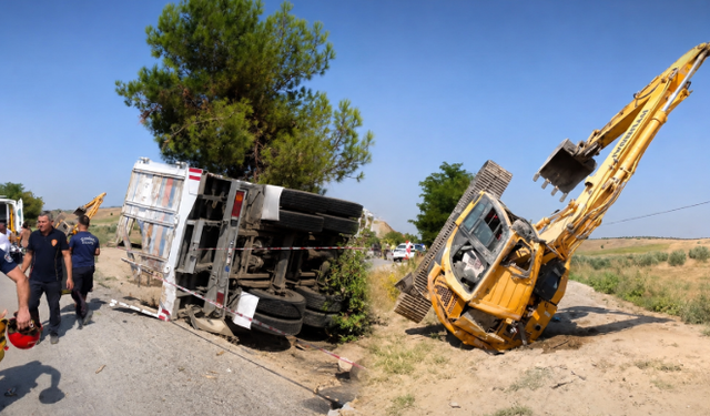 Salihli’de Can Pazarı! Yolcu Otobüsü Kamyona Çarptı: 1 Ölü, 7 Yaralı