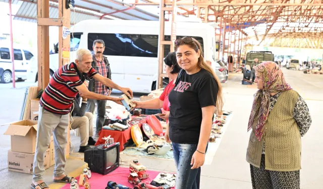 Manisa'da ikinci el eşya pazarı yeni yerinde