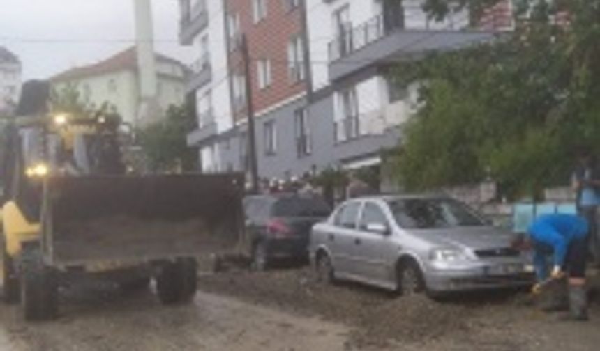 Manisa&#039;nın Demirci ilçesinde bugün meydana gelen sağanak yağışlarda felaketin eşiğinden dönüldü.