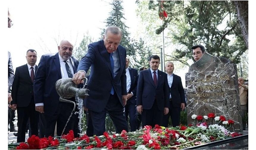 Cumhurbaşkanı Erdoğan, Türkeş'in kabrini ziyaret etti