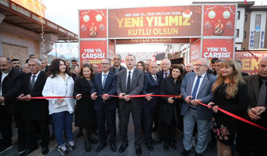 YUNUSEMRE’DE YENİ YIL ÇARŞISI AÇILDI