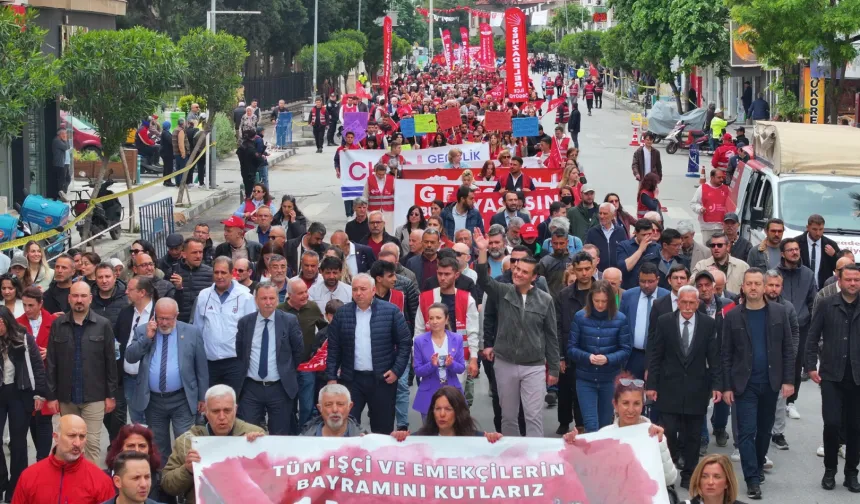 Manisa'da Başkan Zeyrek emekçilerle omuz omuza yürüdü