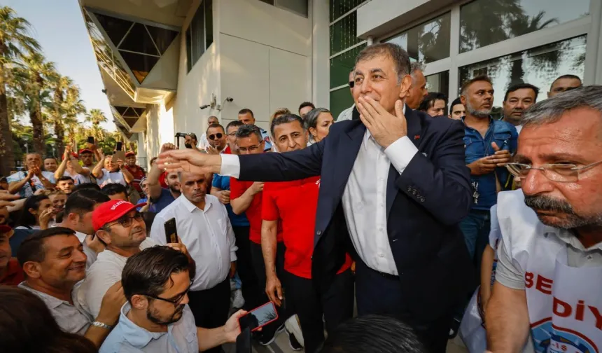 Başkan Tugay müjdeyi verdi: Tüm işçiler geri alınacak