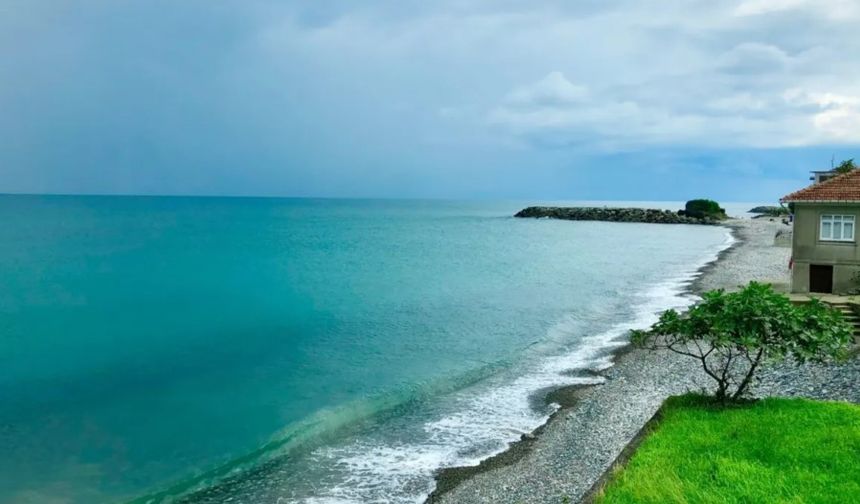 Olumsuz hava şartları 4 ilde denize girişi yasaklattı