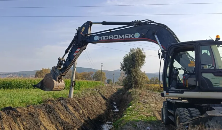 Manisa'da tarım arazileri taşkınlara karşı korunuyor