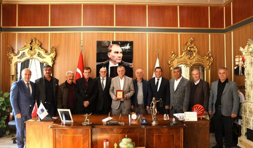 HEMŞEHRİ DERNEKLERİNDEN BAŞKAN BALABAN’A ANLAMLI PLAKET