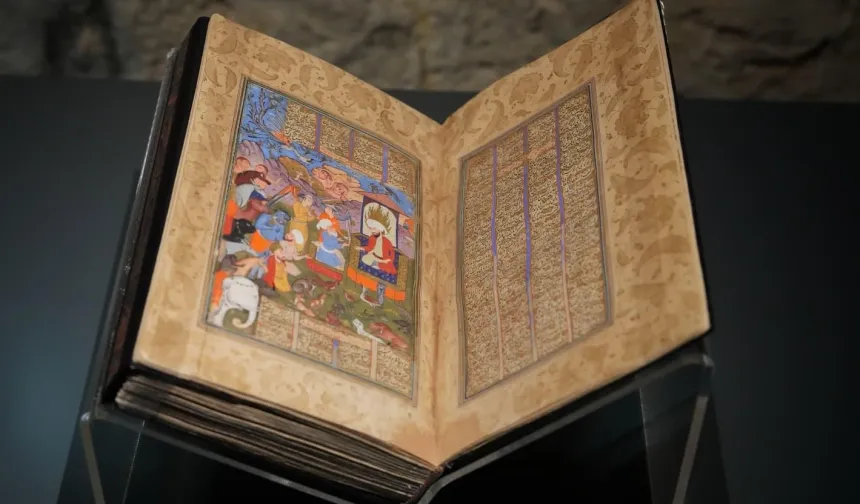 Dünyada bir ilk: 70 cilt Mesnevî 'Mana ve Nakış' sergisinde