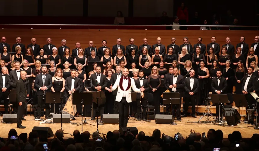 İzmir Korosu 'Sonbahar Şarkıları'yla yüreklere dokundu