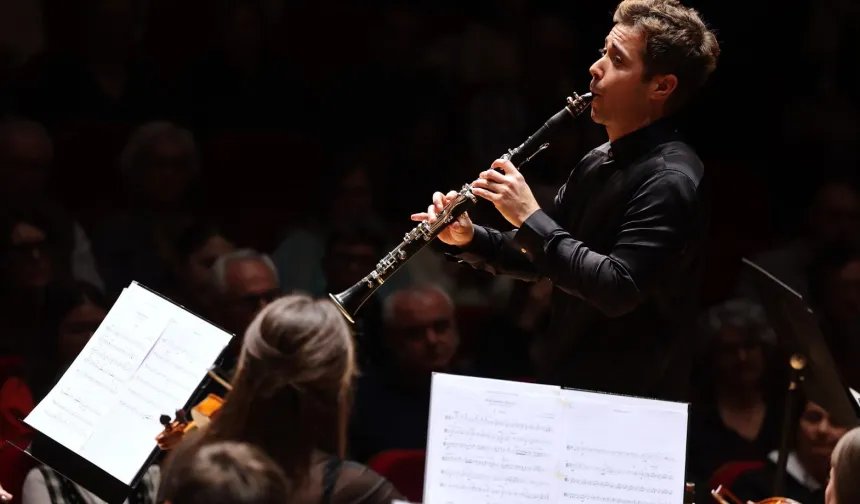İzmir Oda Orkestrası dünyaca ünlü klarnetçi Barragán ile sahne aldı