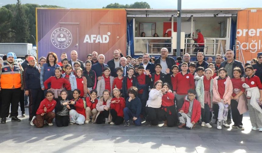 YUNUSEMRE’DE DEPREM BİLİNÇLENDİRME ETKİNLİĞİ