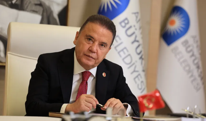 Muhittin Böcek hastaneye kaldırıldı