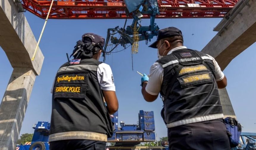 İnşaat Vinci Yolcu Treninin Üzerine Devrildi, 32 Ölü