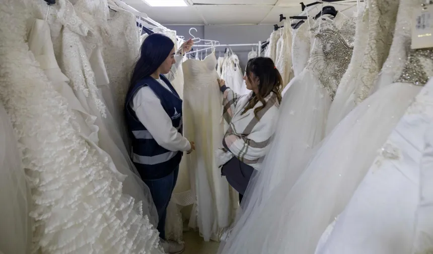 İzmir'den genç çiftlere evlilik desteği... Gelinlik hayali ücretsiz gerçek oluyor