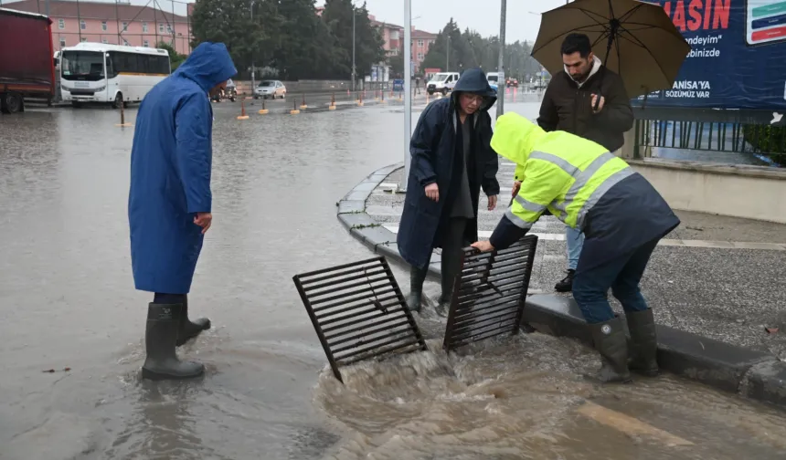 Manisa'da MASKİ ekipleri sağanak dolayısıyla sahada