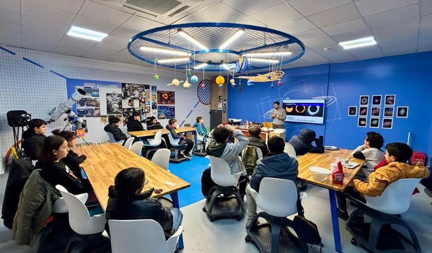 BİLİM YUNUSEMRE ARA TATİLDE BİNLERCE ÖĞRENCİYİ AĞIRLADI