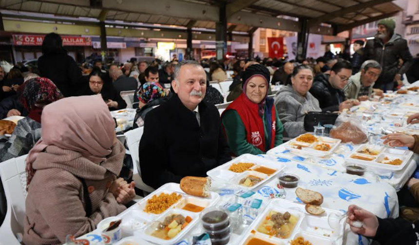 BAŞKAN BALABAN KARAKÖY’DE VATANDAŞLARLA İFTAR YAPTI