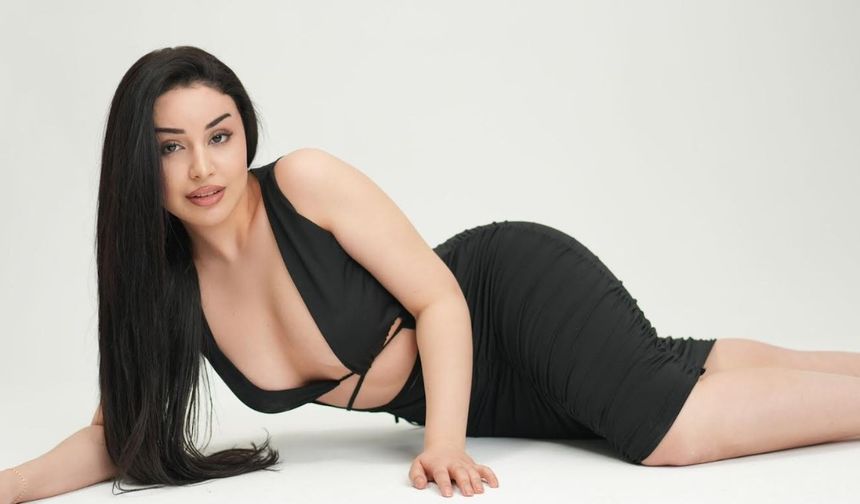 Nur Faraj Tiyatro Sahnesine Hazırlanıyor