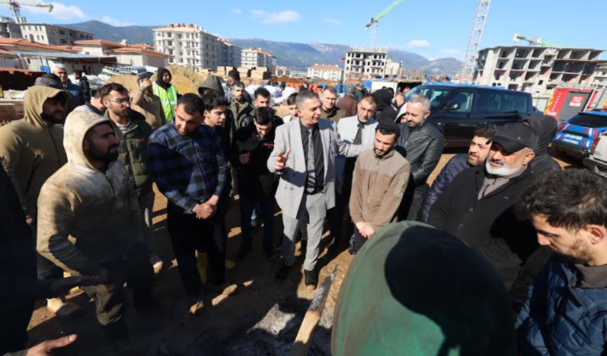 BAŞKAN ŞİMŞEK’TEN TOKİ ŞANTİYESİNE GEÇMİŞ OLSUN ZİYARETİ