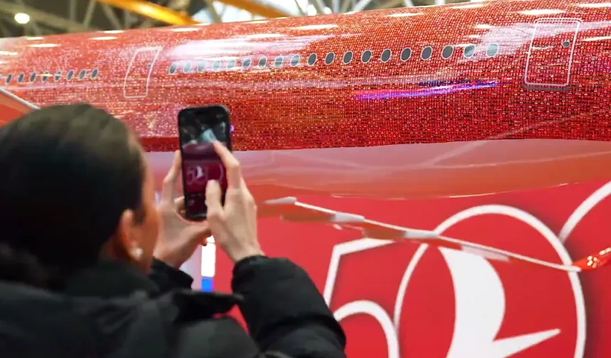 THY'den 500'üncü uçak gururu... 100 bin çalışanın fotoğrafı gökyüzünde