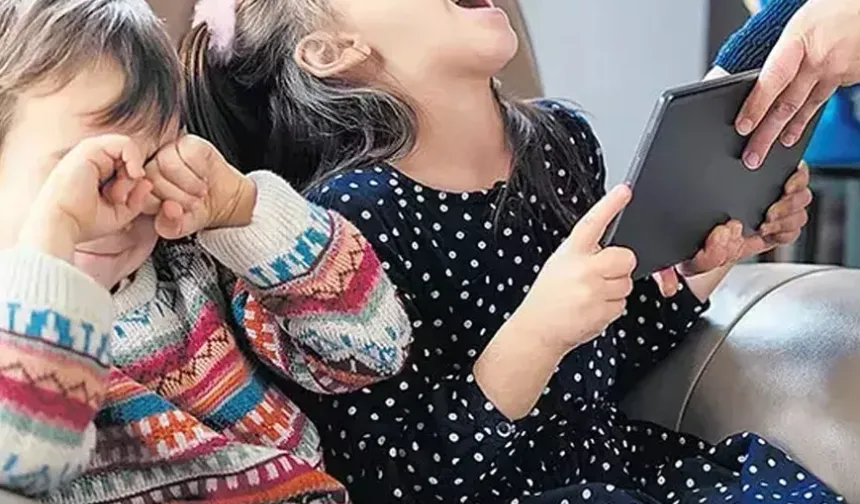 15 yaş altına sosyal medya düzenlemesi geliyor... Doğum ve babalık izinleri artıyor!